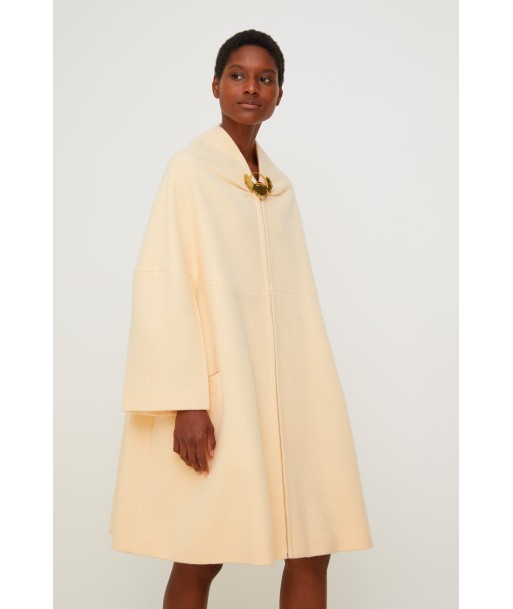 Oversized lambswool coat s'inspire de l'anatomie humaine