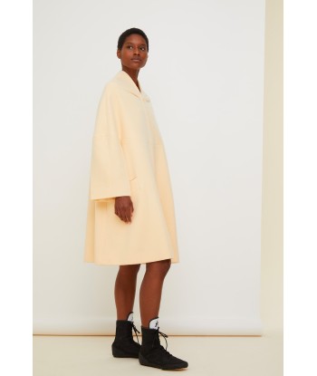 Oversized lambswool coat s'inspire de l'anatomie humaine