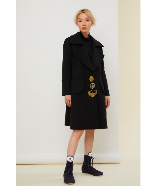 Brooch-embellished longline virgin wool coat pour bénéficier 