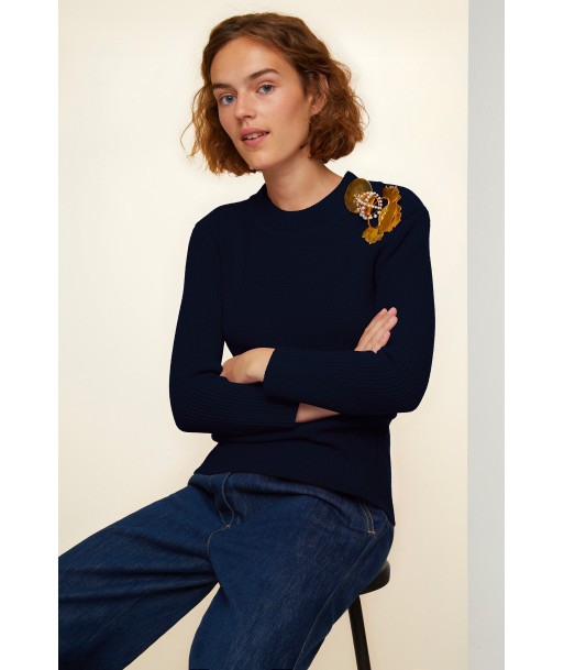 Merino wool jumper with brass and pearl brooches pas cher