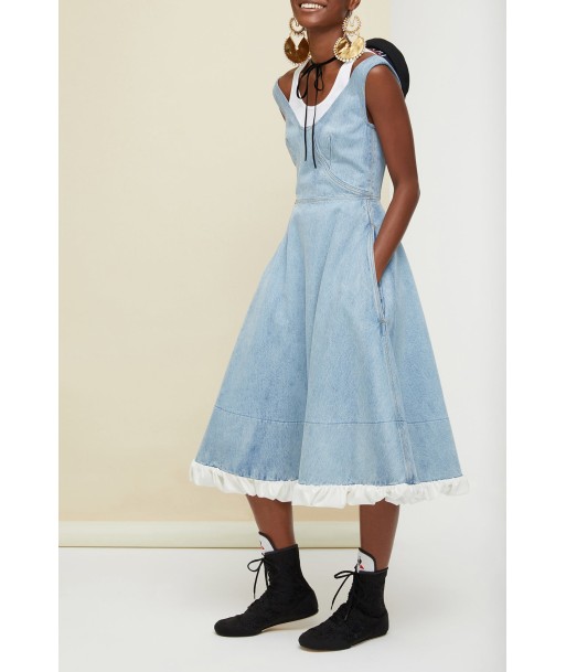 Denim midi dress Voir les baskets