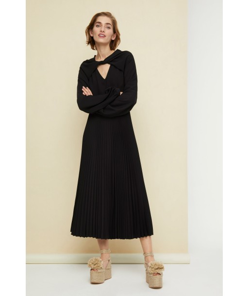 Twisted neckline pleated midi dress Dans la société mordern